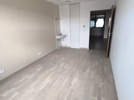 st denis les bourg - local d'activités