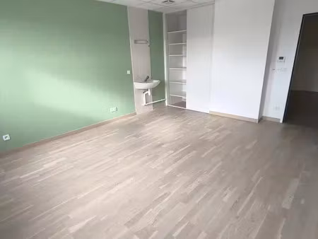 st denis les bourg - local d'activités