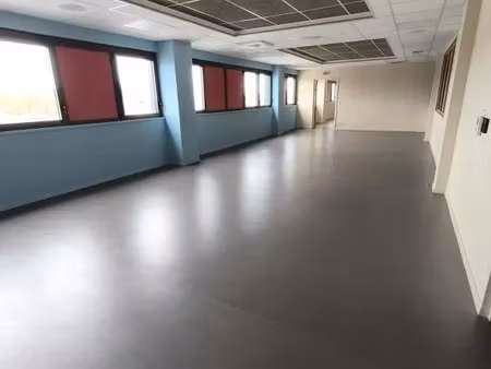 st denis les bourg - local d'activités