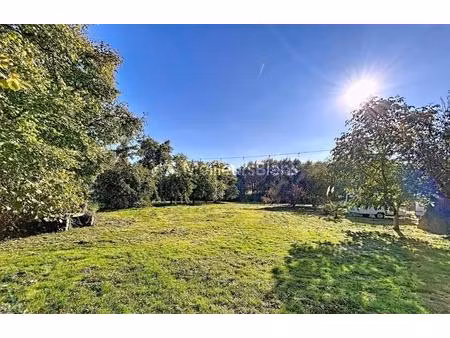 en campagne  proche d’un site patrimonial avec des sentiers de promenades