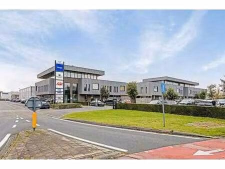 bureau spacieux (240 m²) à louer à loppem.