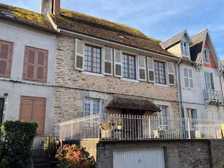 belle maison de bourg au coeur du village