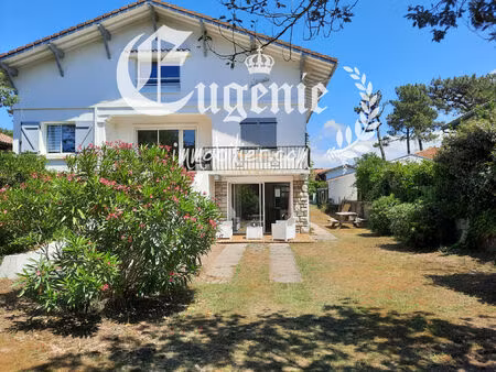 appartement t2 dans petite copropriété idéalement situé plage et centre à pied vendu meubl