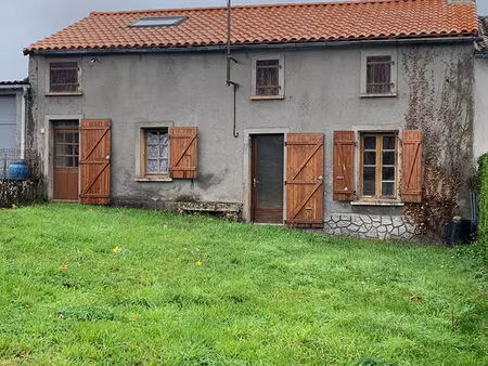 maison à rénover dans le bourg de chanteloup - 3 pièces avec jardin