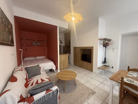 à louer studio meublé rénové avec goût à ennezat