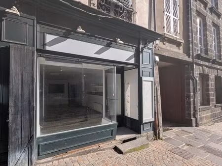 local commercial en rez-de-chaussée sur rue principale de riom
