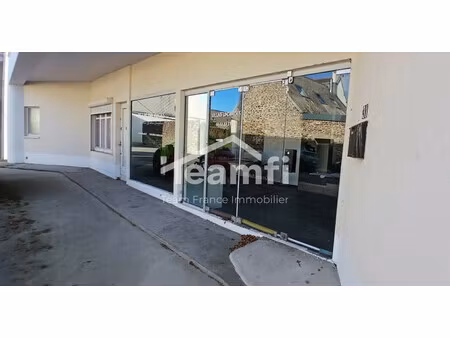 lesneven centre – lot mixte rare : appartement t2/3 avec local