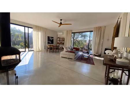 a vendre villa contemporaine avec terrasse et terrain piscin