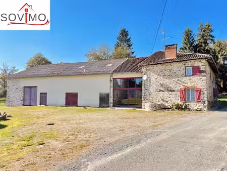 en campagne  jolie fermette renovée avec grange sur 2 ha 50 env.