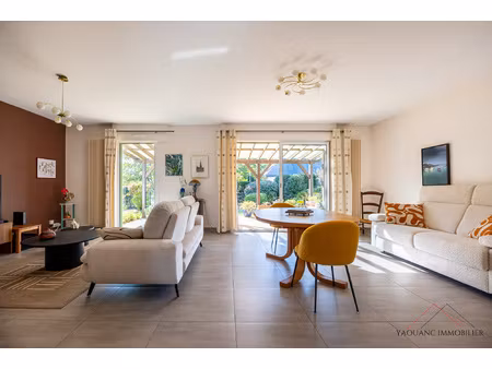 maison 5/6 pieces de 142m2   2 parages 568 de parcelle