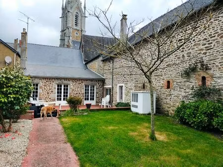 maison de bourg courcite 8 pièces 158m²
