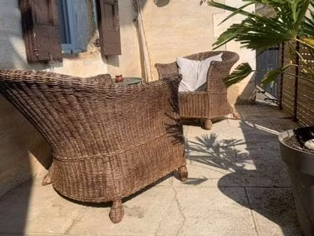 très belle maison de village avec terrasse et garage