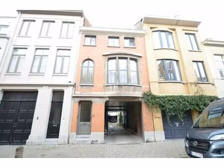 overdekte staanplaatsen (121m²)