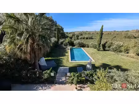 superbe résidence avec piscine privée située dans un domaine de luxe