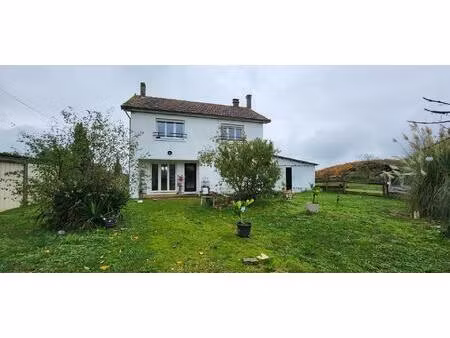 maison années 90 avec grand jardin clos