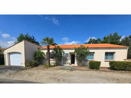 vente maison 4 pièces  104.00m²  les lucs