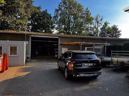 te huur magazijn + kantoor te kalmthout