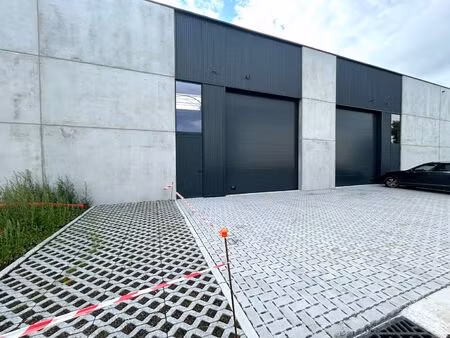 uitzonderlijke voorwaarden  uitstekend gelegen nieuwbouw kmo-unit te pittem!