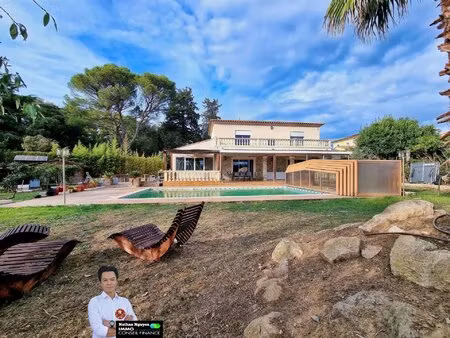 à vendre : maison familiale de 8 pièces (181 m2) à caissargues