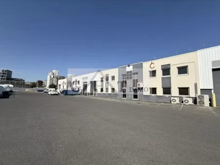 location local commercial