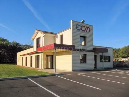 grand local professionnel (loué)