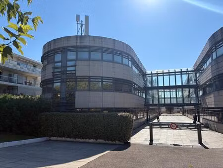 bureau - villeneuve loubet