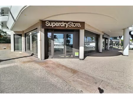 location commerce 99 m² à fréjus (83600)
