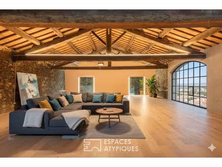 volumes et potentiel pour ce bâtiment à l'esprit loft à lézignan-corbières