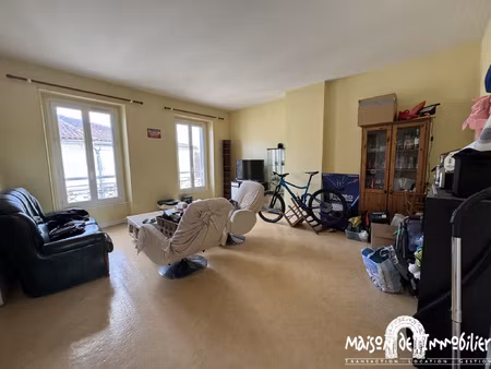 a louer à jarnac hypercentre - grand appartement - 3 pièces