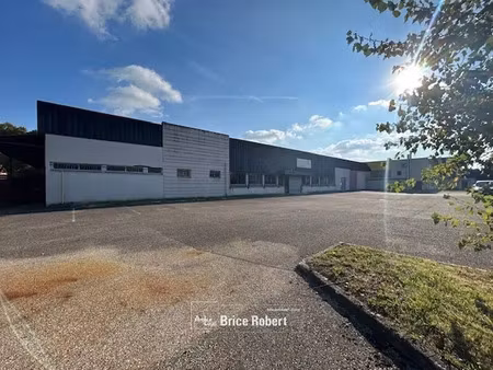 a vendre - bâtiment d'activités avec parcelle de terrain de plus de 4 000 m²- vaulx-en-vel