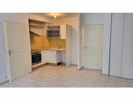 location appartement 3 pièces 60 m² à pertuis (84120)