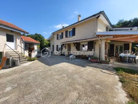 corps de ferme de 269 m² à tersanne