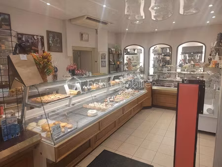 vente locaux professionnels à issoudun (36100)  176 000 €