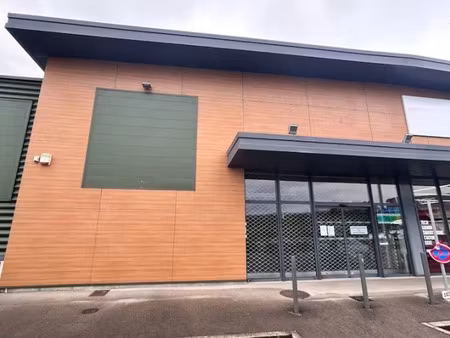 facade route nationale - macon sud - local commercial a louer