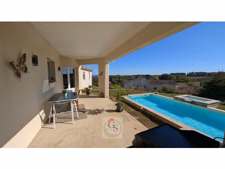 villa comtemporaine avec piscine