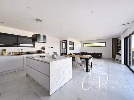 villa contemporaine 3 chambres avec sous-sol complet garage et piscine