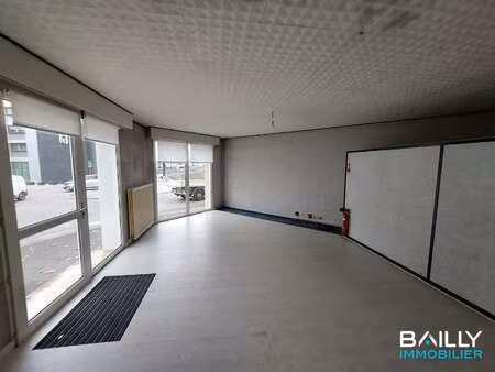 location bureaux et commerces à la roche-sur-yon (85000) : à louer / 65m² la roche-sur-yon