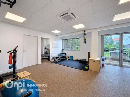 location locaux professionnels 48 m² à chamalieres (63400)  830 €