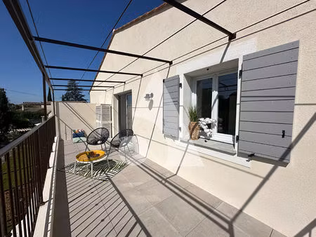 villelaure - appartement t2 de 56 30 m2 hab avec terrasse + 2 places de stationnement