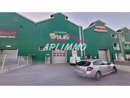 ateliers 880 m² avec grande visibilité