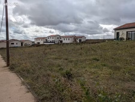 terrain à bâtir de 790 m2
