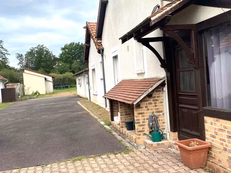 maison avec jardin  garage et dépendances proche commodité