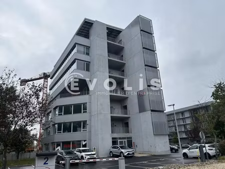 location bureau bruges 33520