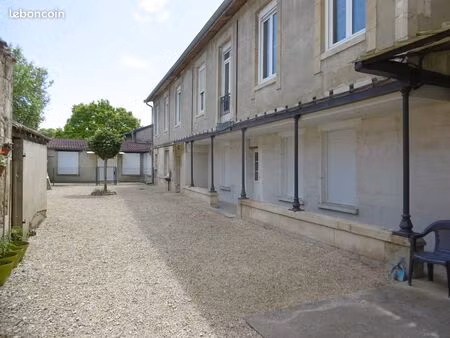 immeuble 411 m² wassy