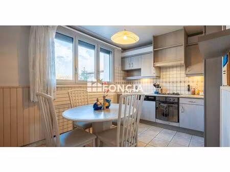 rare maison avec ascenseur  sous-sol complet et terrain privatif de 444m2