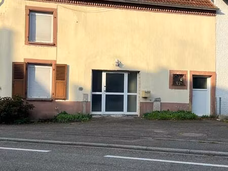 maison individuelle mitoyenne 2 côtés d'environ 106m2 sur un terrain de 328m2 située à kes