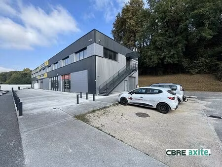 location commerce le pont de beauvoisin 250 m²