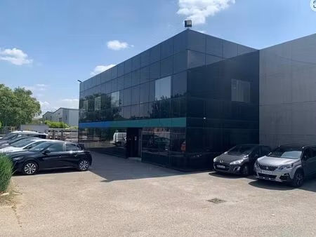 location local d'activités vaulx en velin 2 749 m²