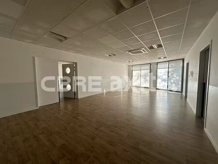 location bureau rumilly 437 m²
