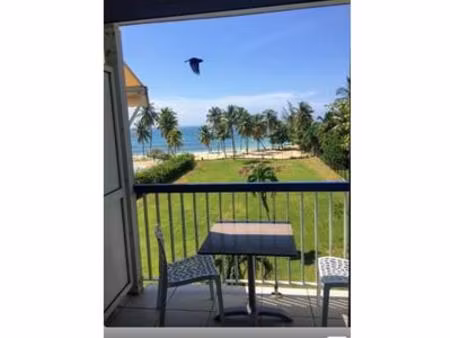 à vendre : studio vue mer panoramique au gosier - idéal investissement locatif ou pied-à-t